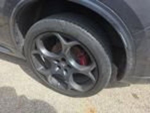 Used 2023 Alfa Romeo Stelvio Veloce image 18