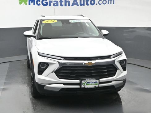 Used 2024 Chevrolet TrailBlazer LT w/ LT Cold Weather Package FWD image 5