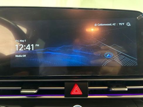 Used 2024 Hyundai Elantra SEL w/ Convenience Package FWD image 32