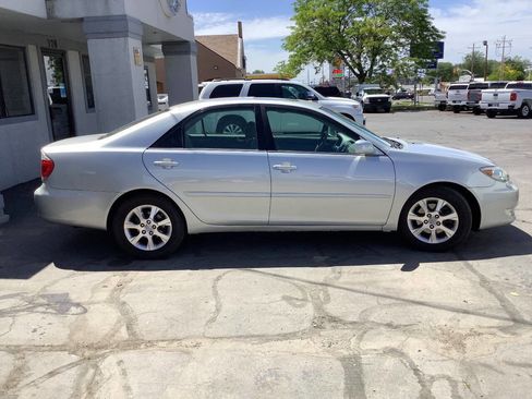 Used 2005 Toyota Camry XLE FWD image 8