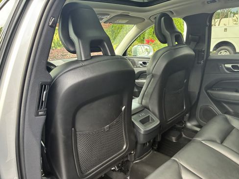 Used 2019 Volvo XC60 T5 Momentum w/ Multimedia Package AWD/4WD image 15