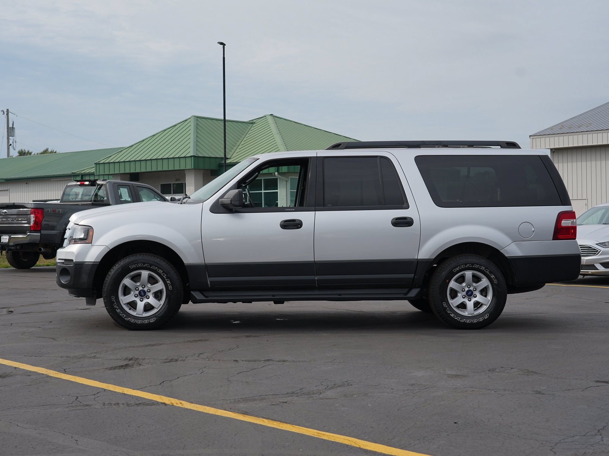 Used 2017 Ford Expedition EL XL w/ Equipment Group 101A RWD image 7