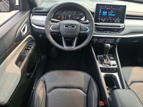 Used 2024 Jeep Compass Latitude AWD/4WD image 11