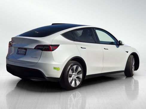 Used 2023 Tesla Model Y Long Range image 4