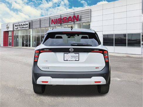 New 2026 Nissan Kicks SR FWD image 5