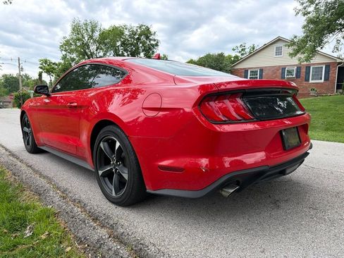 Used 2022 Ford Mustang Coupe RWD image 7