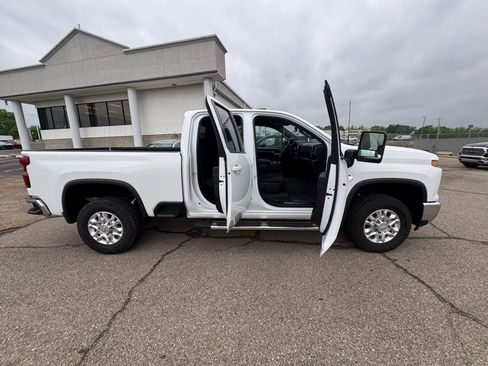 Used 2024 Chevrolet Silverado 2500 LT AWD/4WD image 8