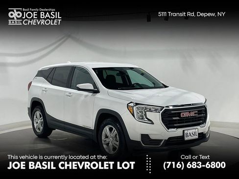 Used 2023 GMC Terrain SLE FWD image 1