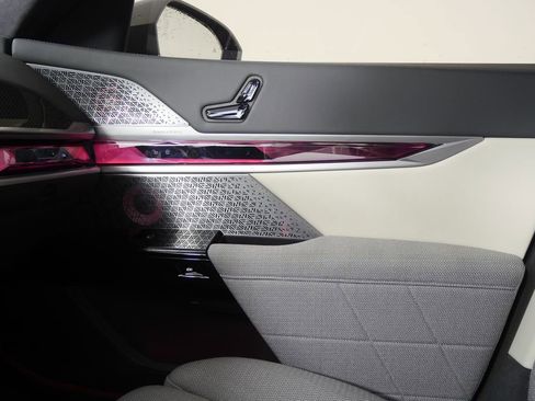 Certified 2023 BMW 760i xDrive image 35