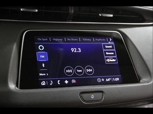 Used 2023 Cadillac XT4 Luxury w/ Cold Weather Package image 10