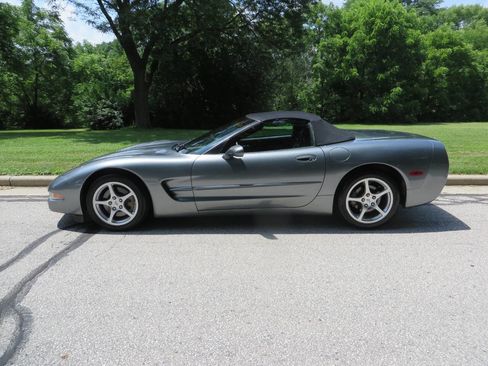 Used 2004 Chevrolet Corvette Convertible w/ Preferred Equipment Group image 13