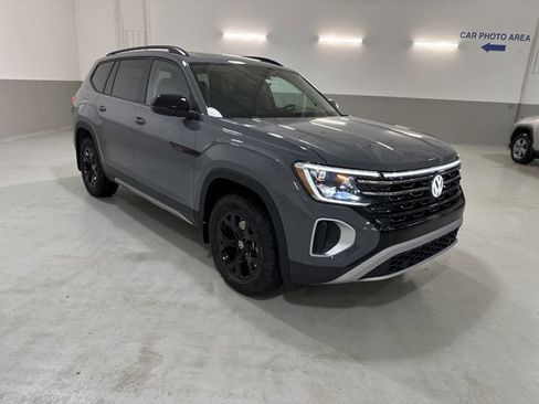 New 2026 Volkswagen Atlas Peak Edition AWD/4WD image 4