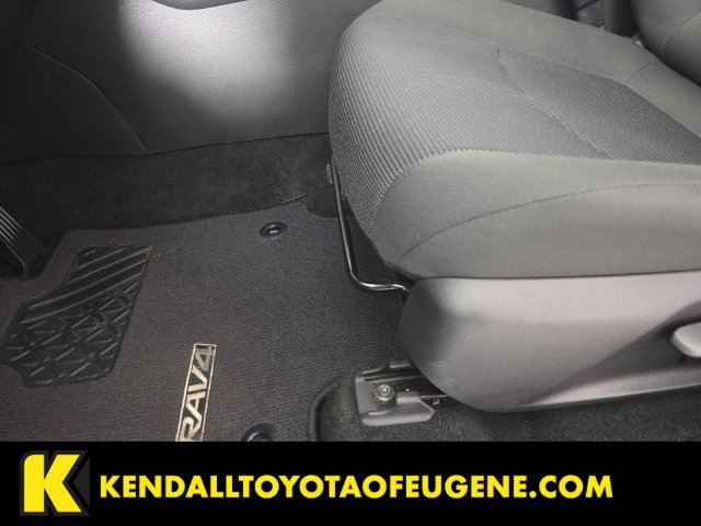 Used 2022 Toyota RAV4 LE AWD/4WD image 24