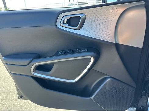 Used 2023 Kia Soul LX w/ Option Group 015 FWD image 27