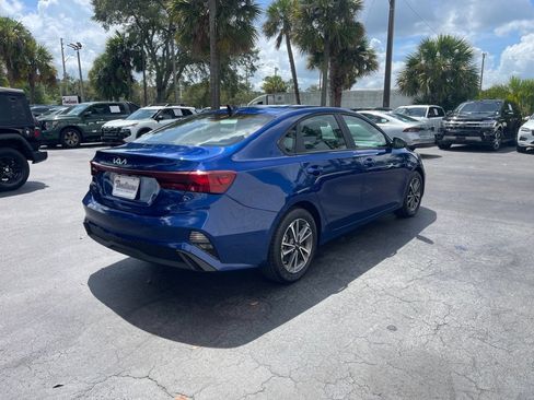 Used 2022 Kia Forte LXS w/ LXS Technology Package FWD image 5