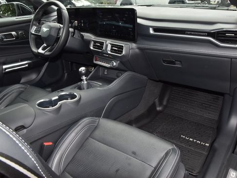 Used 2025 Ford Mustang GT Premium RWD image 11