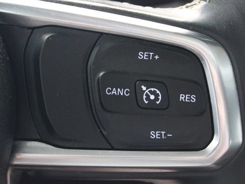 Used 2018 Jeep Wrangler Unlimited Sahara w/ LED Lighting Group AWD/4WD image 22