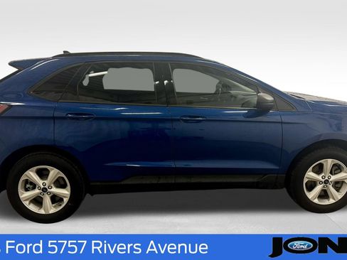 Used 2022 Ford Edge SE image 3
