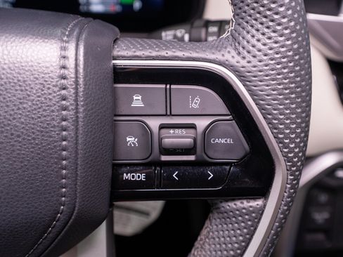 Used 2024 Toyota Sequoia Capstone AWD/4WD image 29