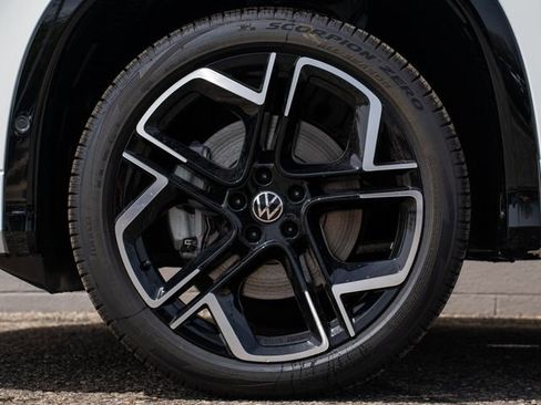 New 2026 Volkswagen Tiguan SE R-Line AWD/4WD image 7