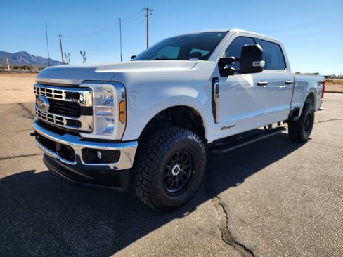Used 2025 Ford F250 XLT image 3
