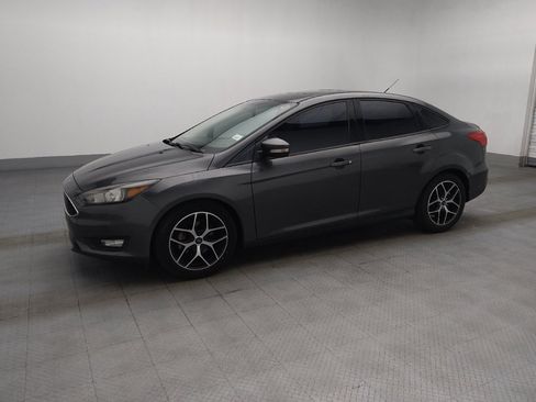 Used 2017 Ford Focus SEL FWD image 2
