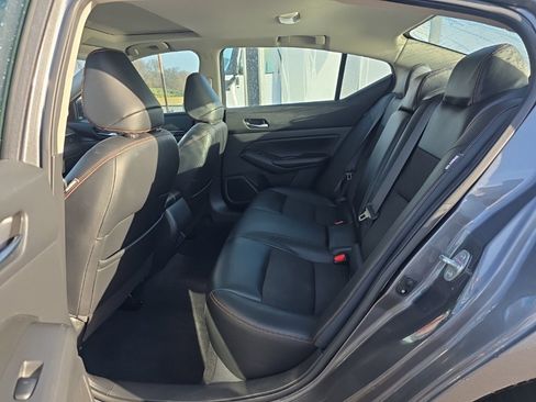 Used 2021 Nissan Altima 2.5 SR w/ SR Premium Package image 12