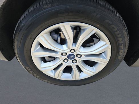 Used 2022 Ford Edge Titanium w/ Equipment Group 301A AWD/4WD image 9