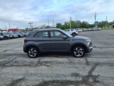 Used 2025 Hyundai Venue SEL FWD image 15