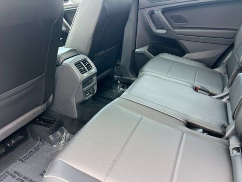 Used 2021 Volkswagen Tiguan SE FWD image 14