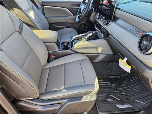 New 2026 Chevrolet Colorado ZR2 w/ Technology Package AWD/4WD image 17