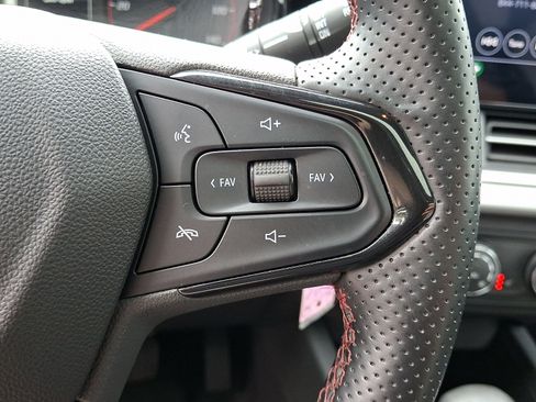 Certified 2024 Chevrolet Trax RS w/ Sunroof Package FWD image 23