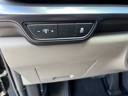 Used 2025 Kia Carnival FWD image 18