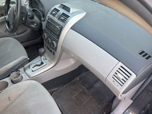 Used 2012 Toyota Corolla LE image 3