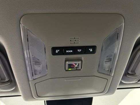 Used 2025 Toyota RAV4 XLE image 31