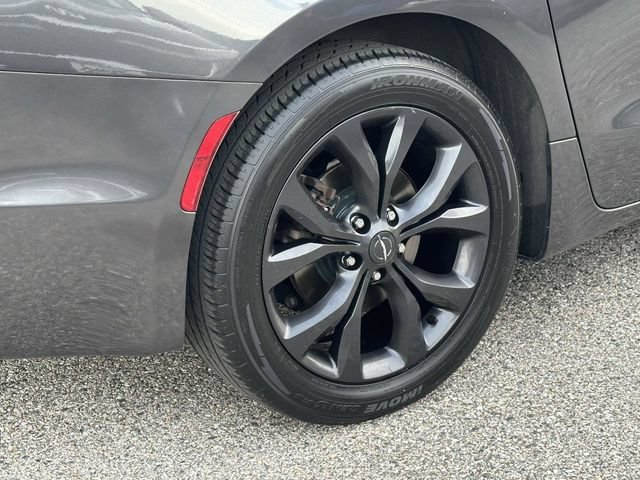Used 2019 Chrysler Pacifica Touring Plus w/ S Appearance Package FWD image 31