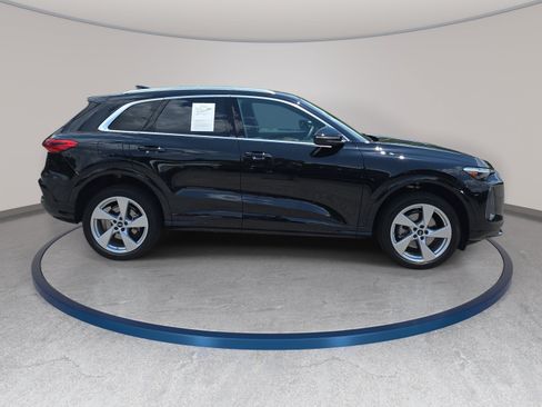 Used 2025 Audi Q5 Premium Plus w/ Premium Plus AWD/4WD image 4