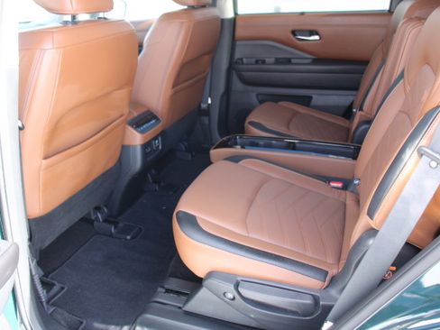 Used 2023 Nissan Pathfinder Platinum image 15