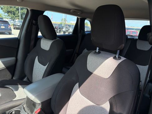Used 2014 Jeep Cherokee Sport FWD image 17
