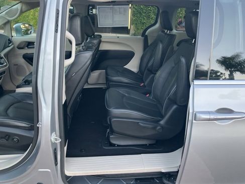 Used 2018 Chrysler Pacifica Limited w/ Advanced Safetytec Group image 20