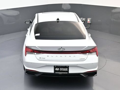 Certified 2022 Hyundai Elantra Limited w/ Cargo Package FWD image 17