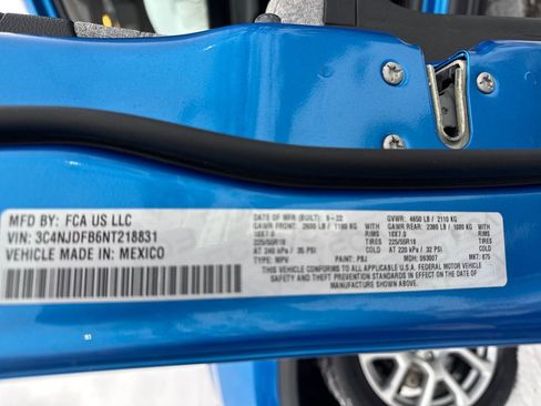 Certified 2022 Jeep Compass Latitude image 39