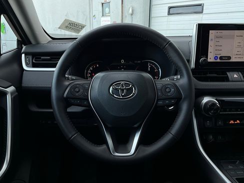 Used 2025 Toyota RAV4 XLE image 33