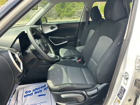 Used 2024 Kia Soul LX FWD image 19