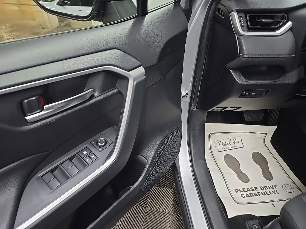 Used 2019 Toyota RAV4 XLE AWD/4WD image 28