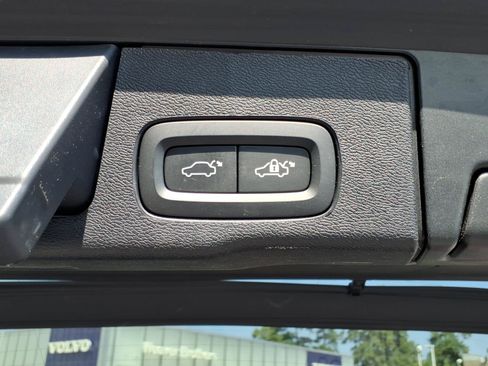 Used 2024 Volvo XC60 B5 Core w/ Protection Package Premier AWD/4WD image 25