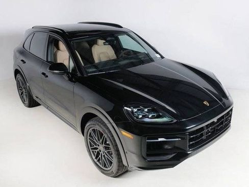 New 2026 Porsche Cayenne GTS AWD/4WD image 30