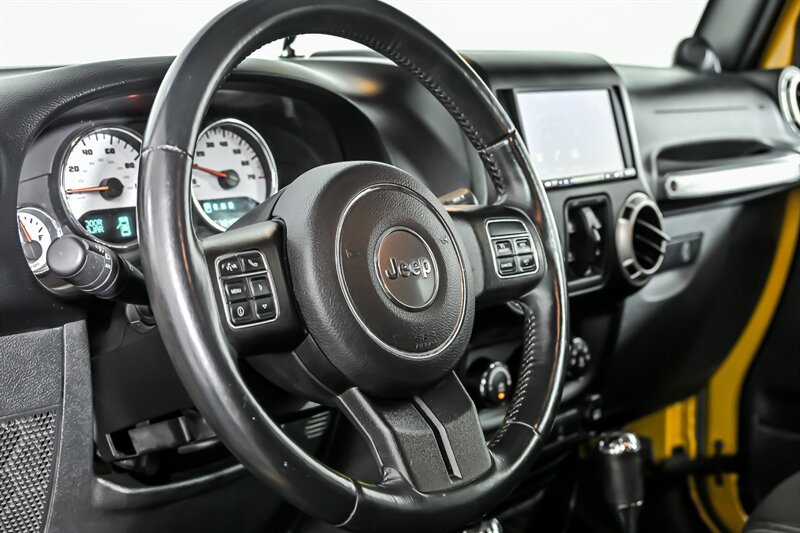 Used 2014 Jeep Wrangler Unlimited Sahara w/ Dual Top Group AWD/4WD image 17