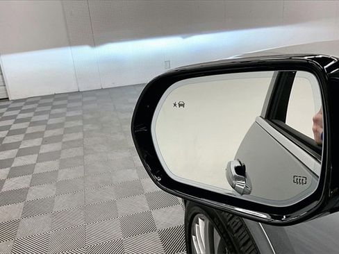 Used 2025 Buick Enclave Avenir w/ Super Cruise Package image 29