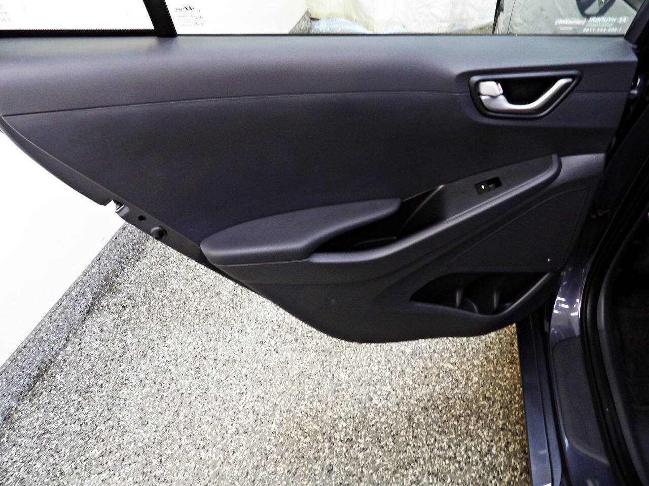 Used 2018 Hyundai Ioniq Blue FWD image 9